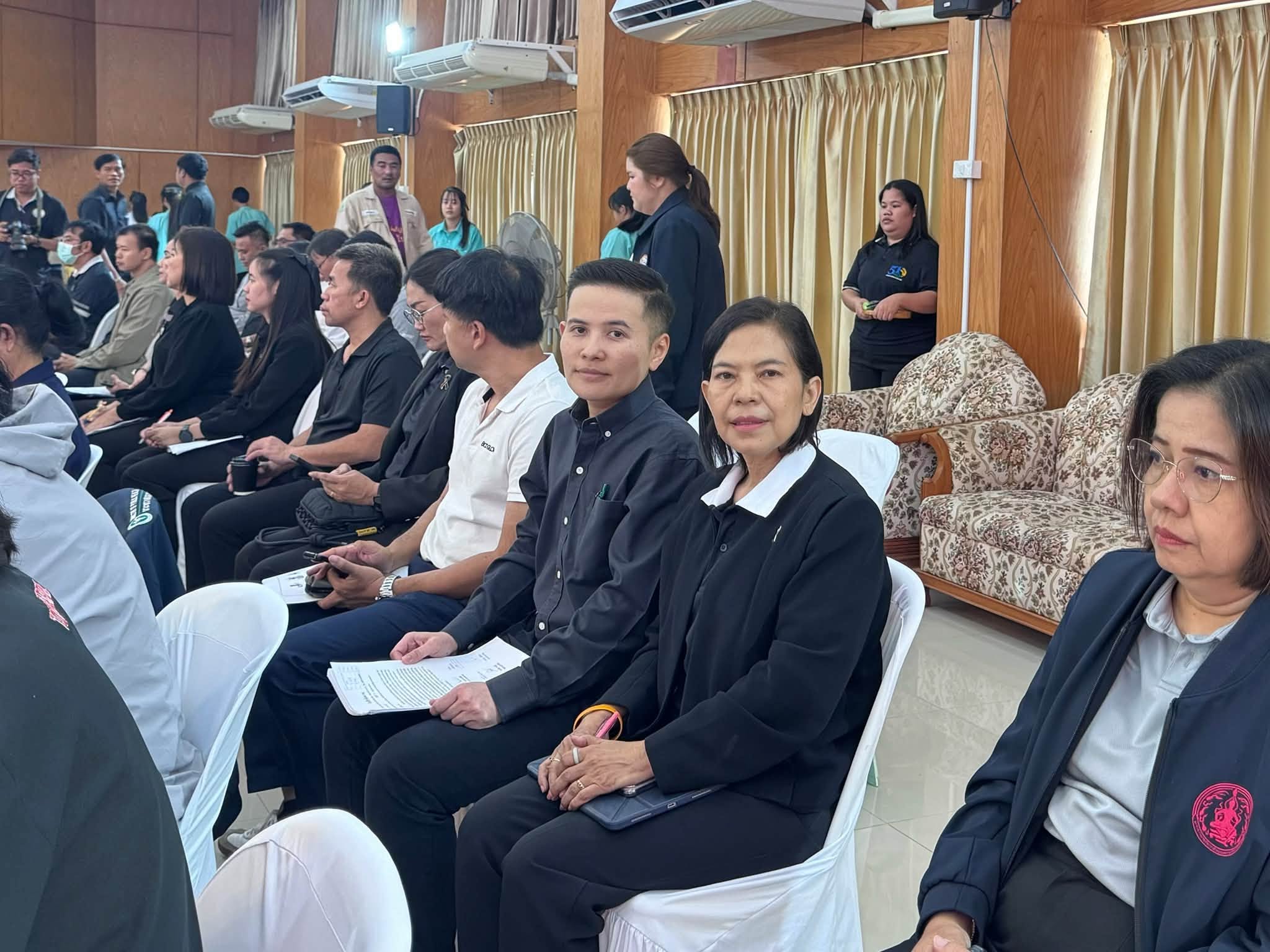 title - ประชุมเตรียมการรับเสด็จทูลกระหม่อมหญิงอุบลรัตนราชกัญญา สิริวัฒนาพรรณวดีในวโรกาสเสด็จเยี่ยมและติดตามผลการดำเนินงาน โครงการ TO BE NUMBER ONE จังหวัดอ่างทอง 